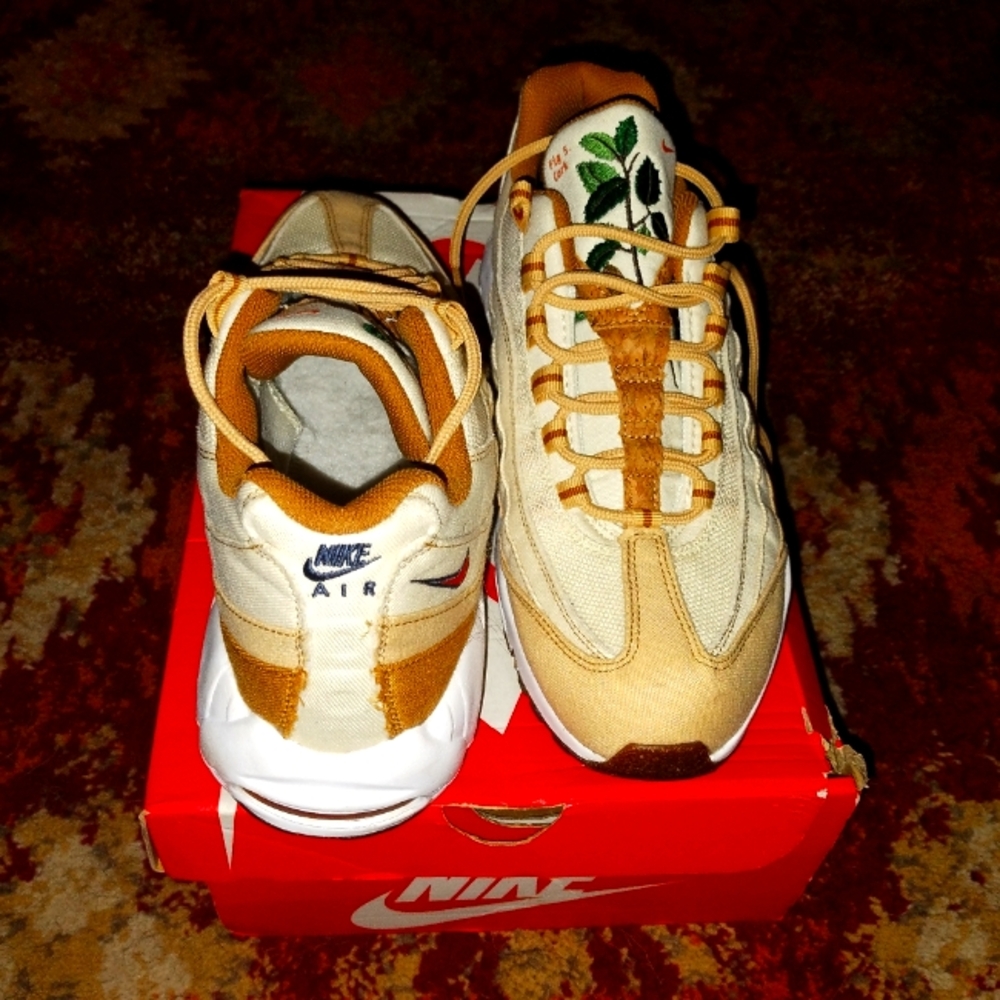 Women's Nike Air Cork Fig 5